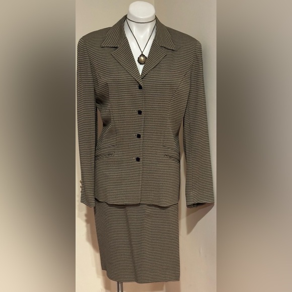 Juliana Collezione Jackets & Blazers - JULIANA COLLEZIONE  Vintage Navy Blue & Beige Houndstooth Blazer Skirt Set Sz 10